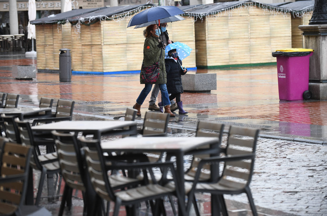 Fotos: La lluvia desluce el ambiente navideño en Valladolid
