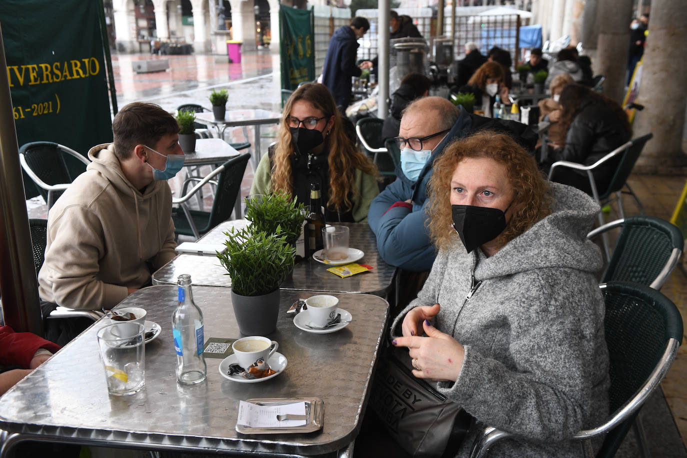 Fotos: La lluvia desluce el ambiente navideño en Valladolid