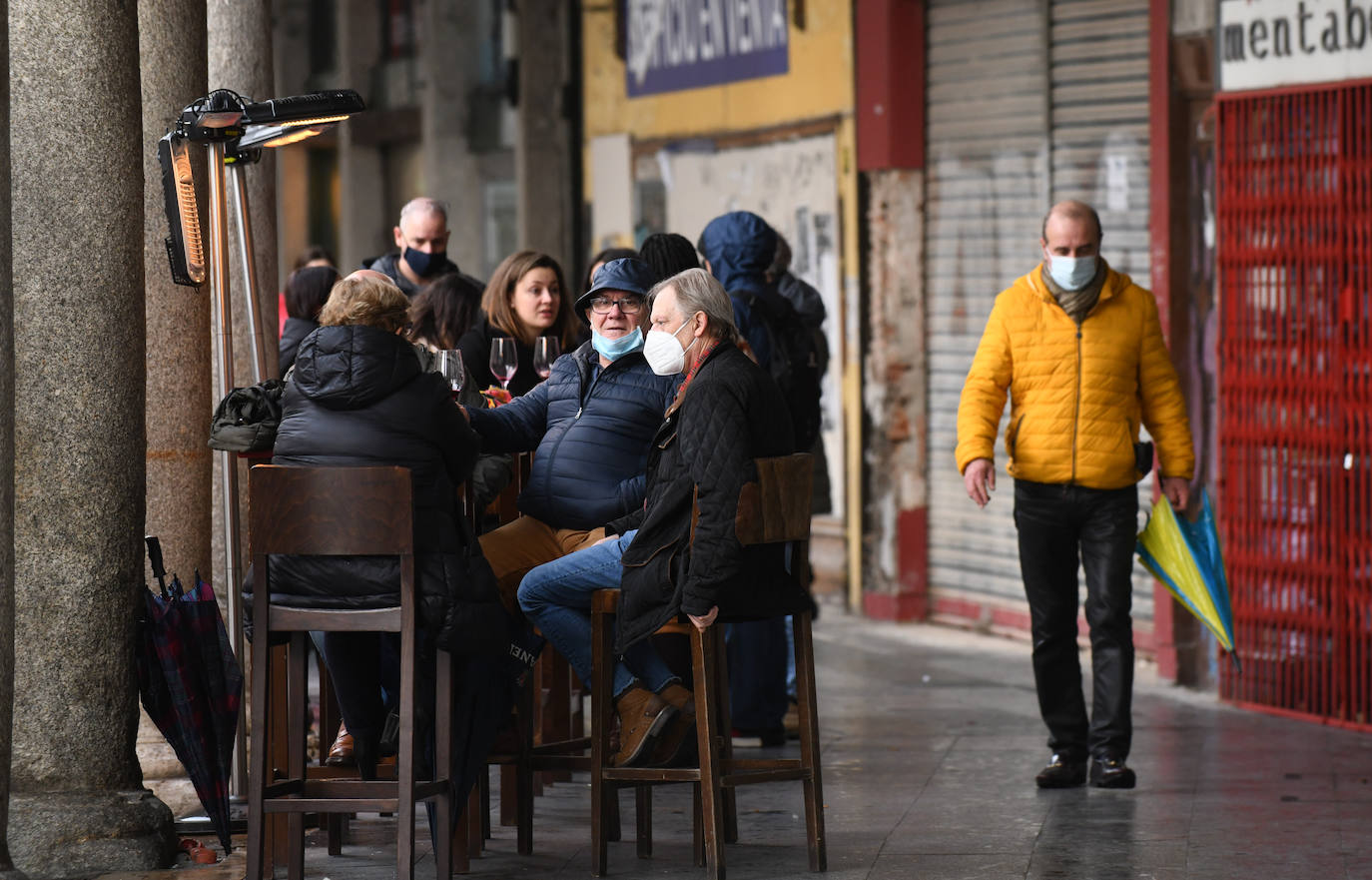 Fotos: La lluvia desluce el ambiente navideño en Valladolid
