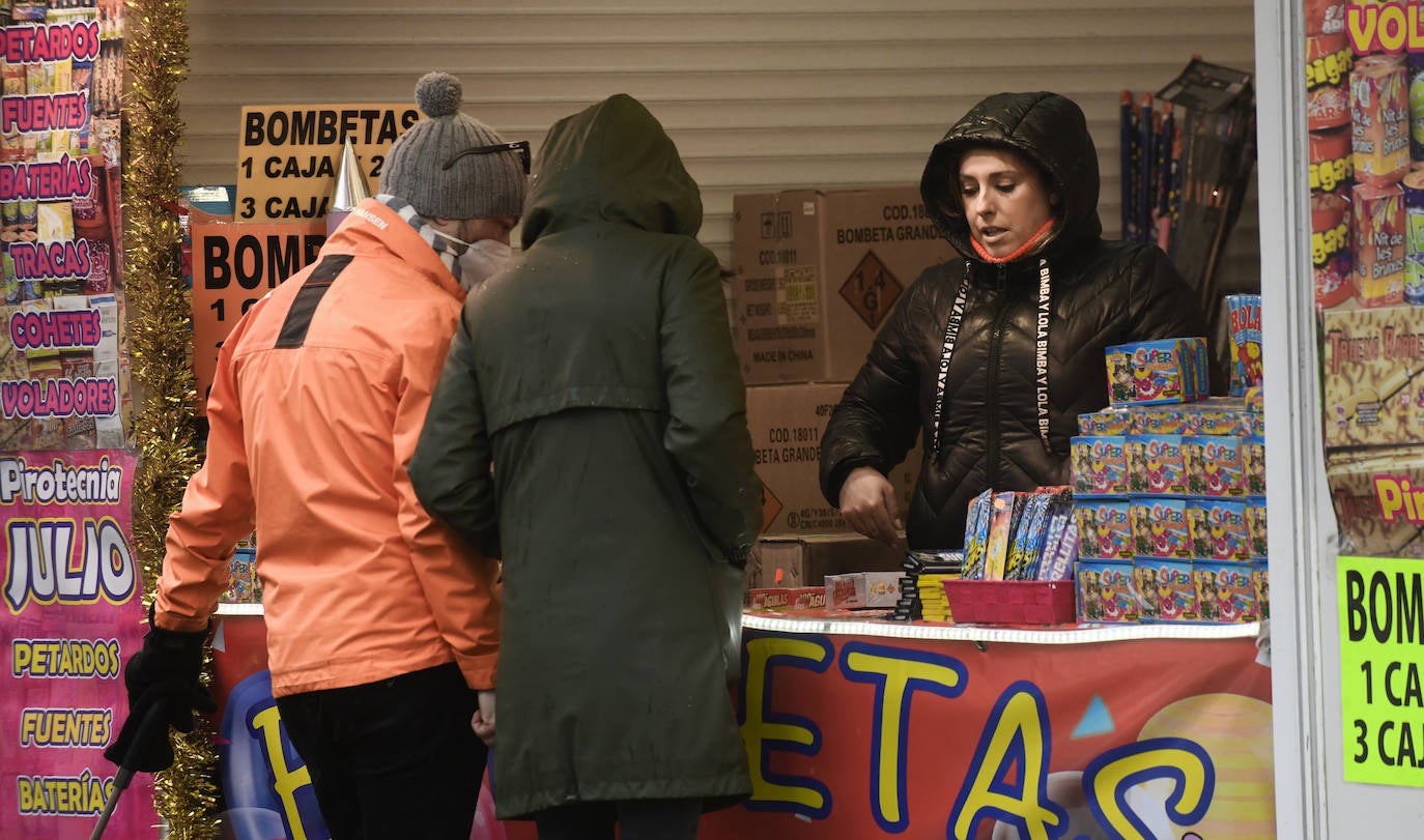 Fotos: La lluvia desluce el ambiente navideño en Valladolid