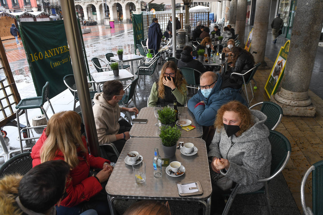 Fotos: La lluvia desluce el ambiente navideño en Valladolid