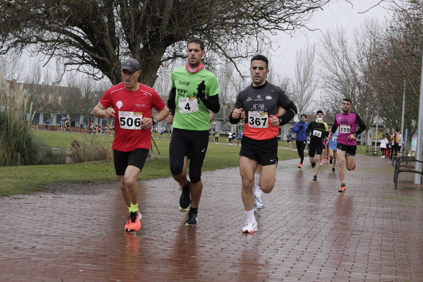 Fotos: Carrera del Pavo participativa y pasada por agua en Laguna de Duero