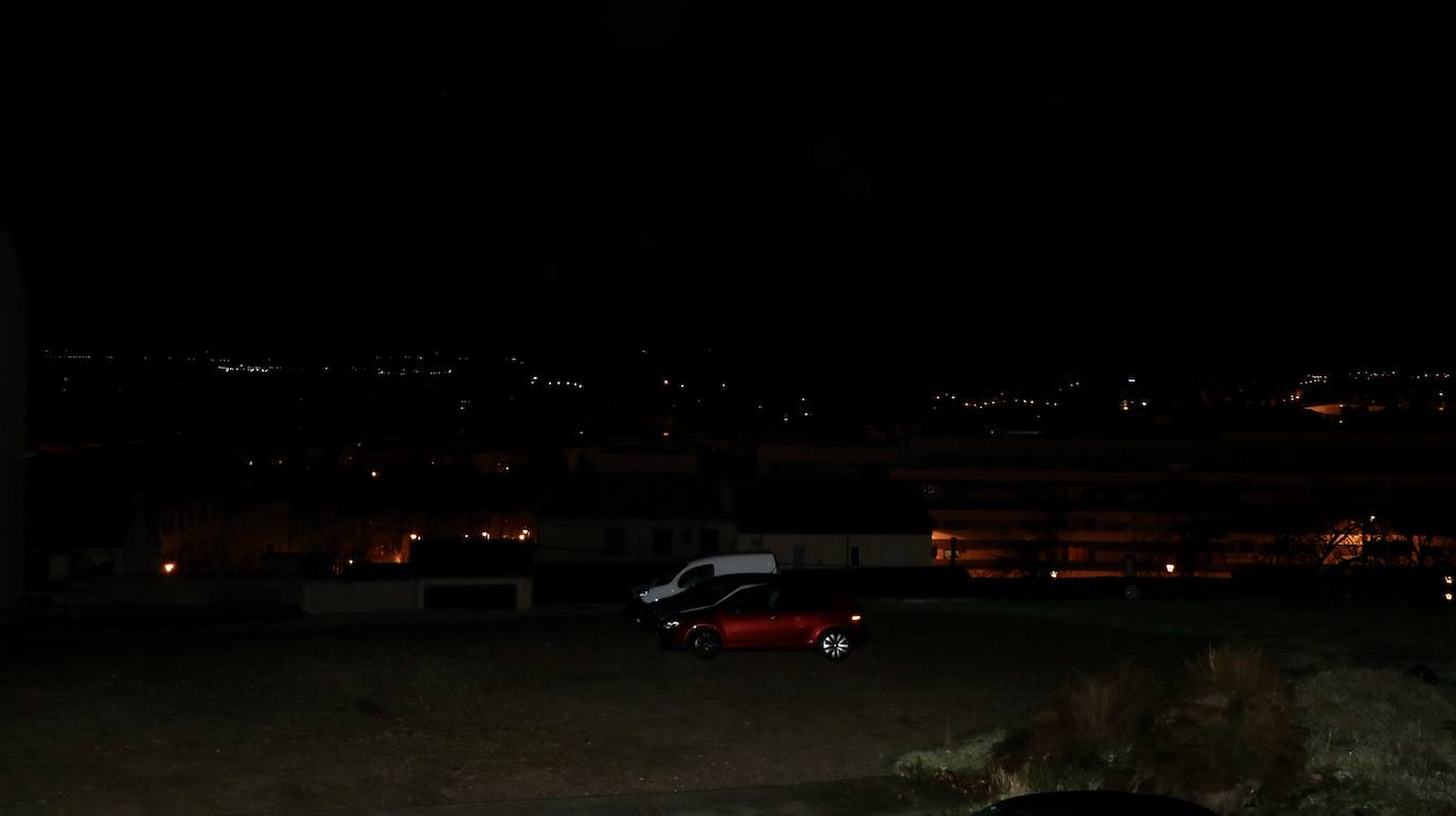 Vista de Segovia desde el barrio de Comunidad de Ciudad y Tierra este sábado por la noche.