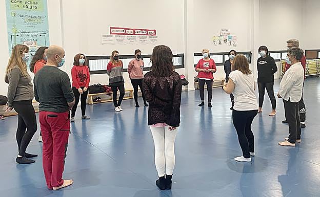 Clase de Biodanza en Carbajosa de la Sagrada. 