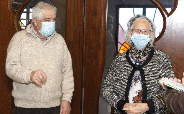 Alejandro Sastre y Ana Casasola conversan sobre la Navidad en el centro. 