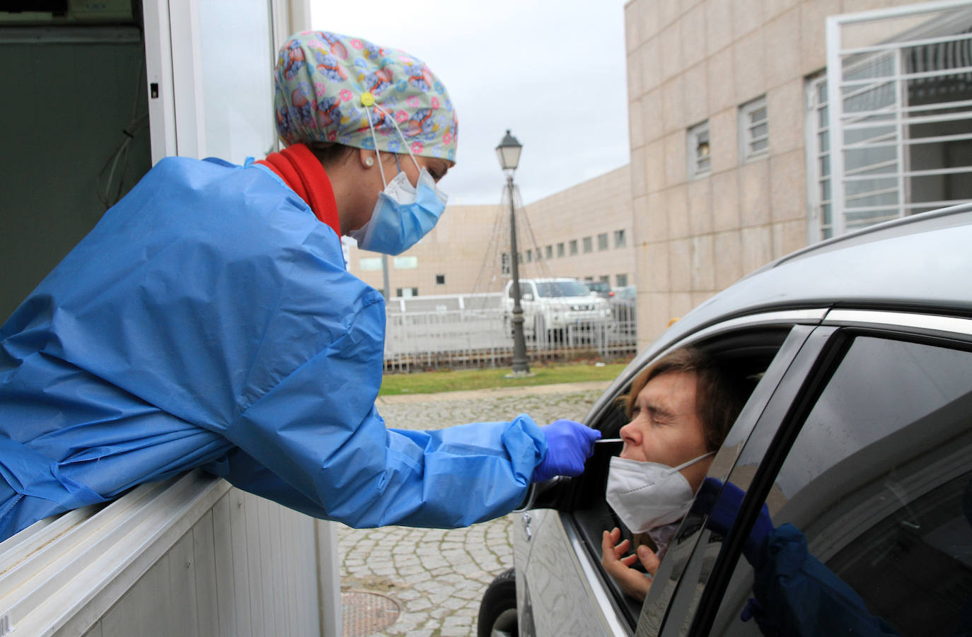 Toma de muestras para prueba PCR en el Hospital General de Segovia.