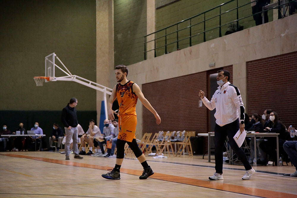 El colista Aquimisa vuelve a tirar otro partido que tenía 'ganado' en el ultimo cuarto (74-77)