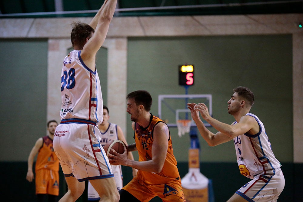 El colista Aquimisa vuelve a tirar otro partido que tenía 'ganado' en el ultimo cuarto (74-77)