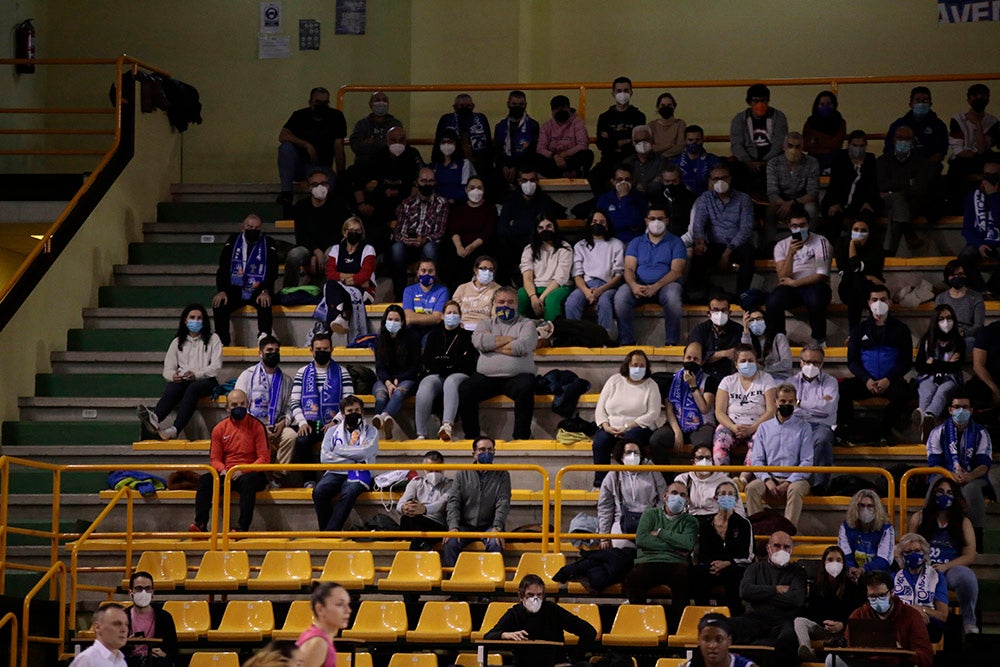 Las fechas festivas y la situación sanitaria dieron lugar a un Würzburg con muchos huecos en las gradas para despedir el año con victoria