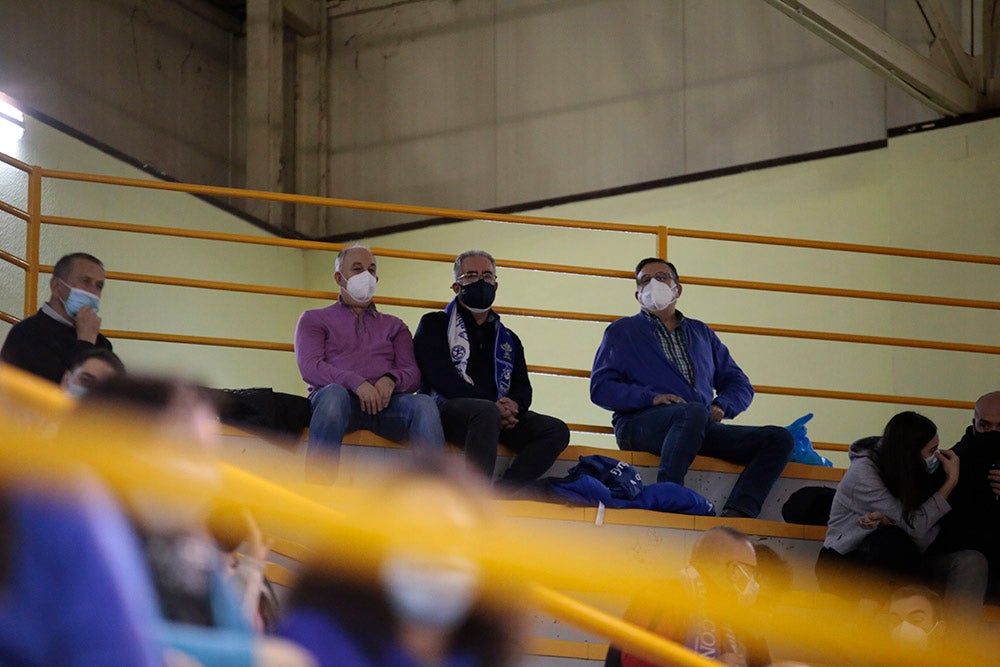 Las fechas festivas y la situación sanitaria dieron lugar a un Würzburg con muchos huecos en las gradas para despedir el año con victoria