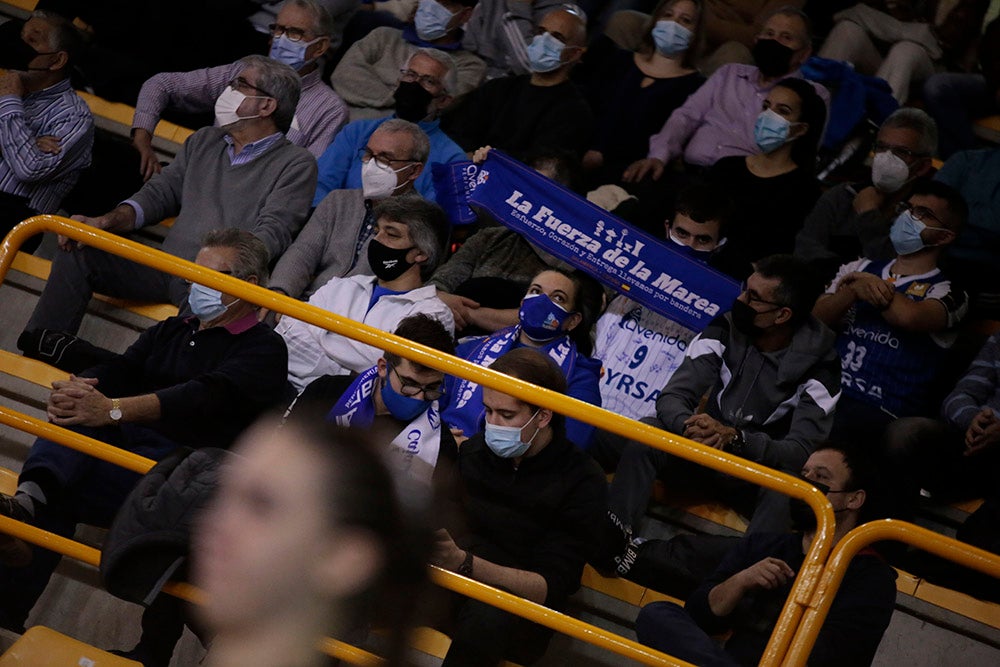 Las fechas festivas y la situación sanitaria dieron lugar a un Würzburg con muchos huecos en las gradas para despedir el año con victoria