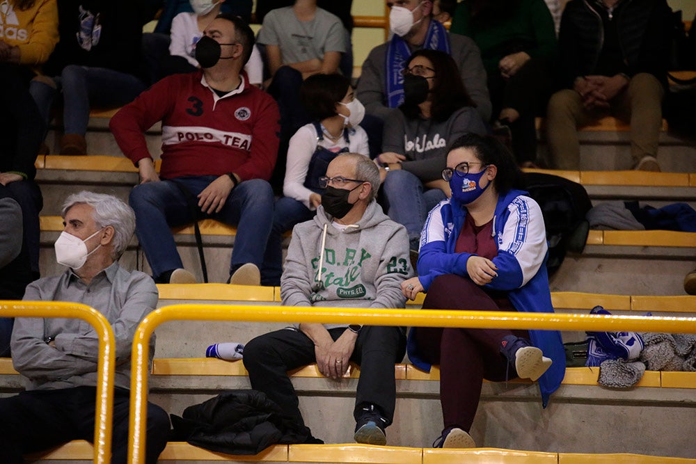 Las fechas festivas y la situación sanitaria dieron lugar a un Würzburg con muchos huecos en las gradas para despedir el año con victoria