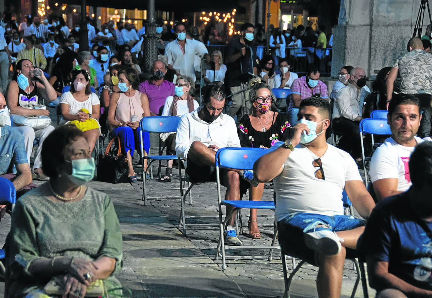 Concierto con invitación y asiento reservado en la Plaza Mayor, durante la semana cultural de San Antolín. 