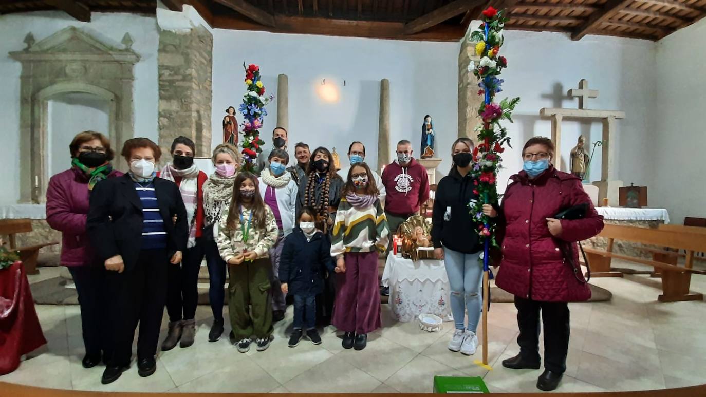 “El Perrero” forma parte del grupo de fiestas de Castilla y León (y de España y Portugal) qué aún conservan un fuerte vínculo con lo mágico y lo ritual. En este caso, como en otros, es un personaje (El Perrero) el encargado de “activar” el paso entre el bien y el mal del momento del año en el que estamos, despedir lo negativo, traumático, oscuro y recibir lo luminoso, positivo y lo que renace, antes vinculado a las nuevas cosechas como ciclo vital.