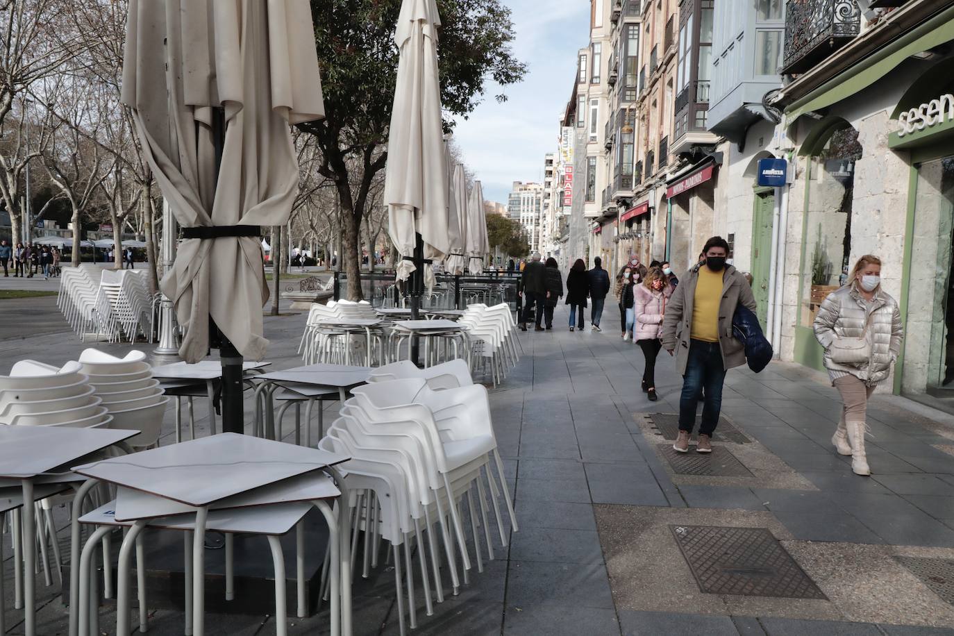 Fotos: Valladolid estrena el año con paseos y pocas consumiciones en las terrazas