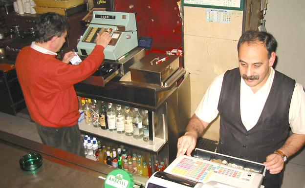 En el Café del Norte se trabajaba con dos cajas registradoras.