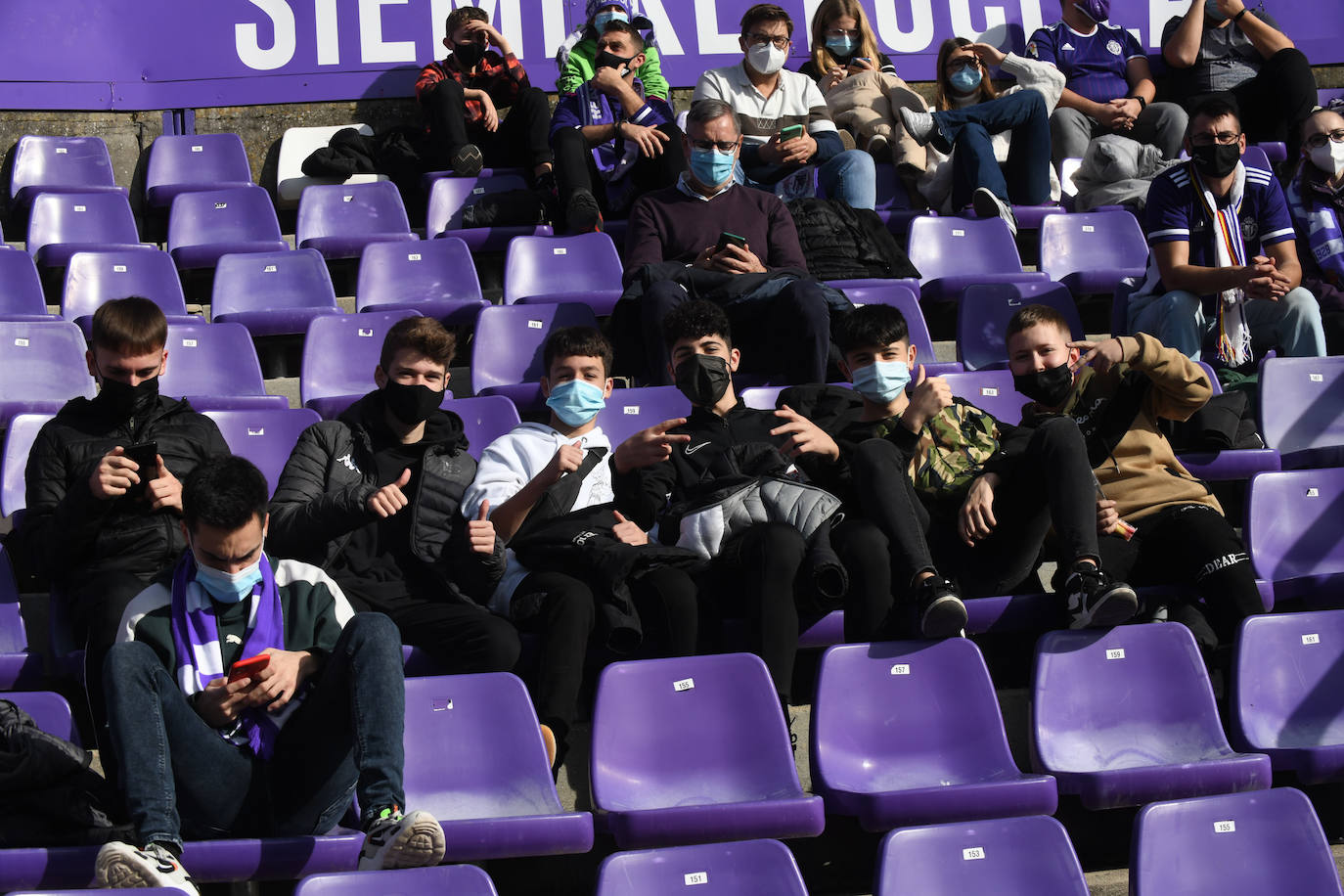 Fotos: Búscate en la grada del Real Valladolid-Leganés (3/4)