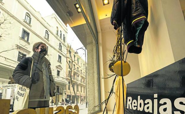 Las tiendas adelantan las rebajas para incentivar una campaña navideña «floja»