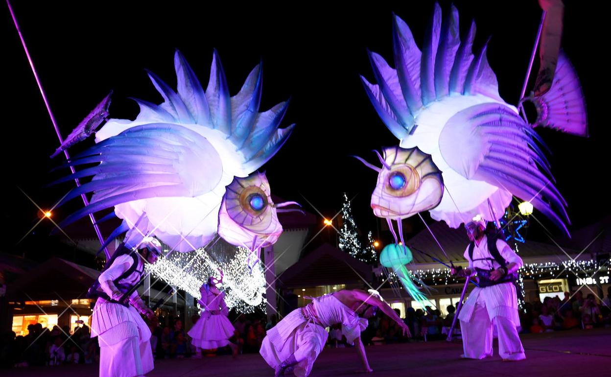 Espectáculo Les Abyssés, que participa en la Cabalgata de Reyes. 