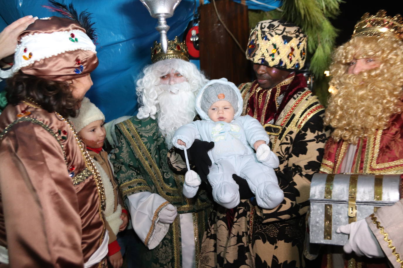 Los Reyes Magos, durante una visita a los belenes vivientes de Cuéllar que este año no habrá.