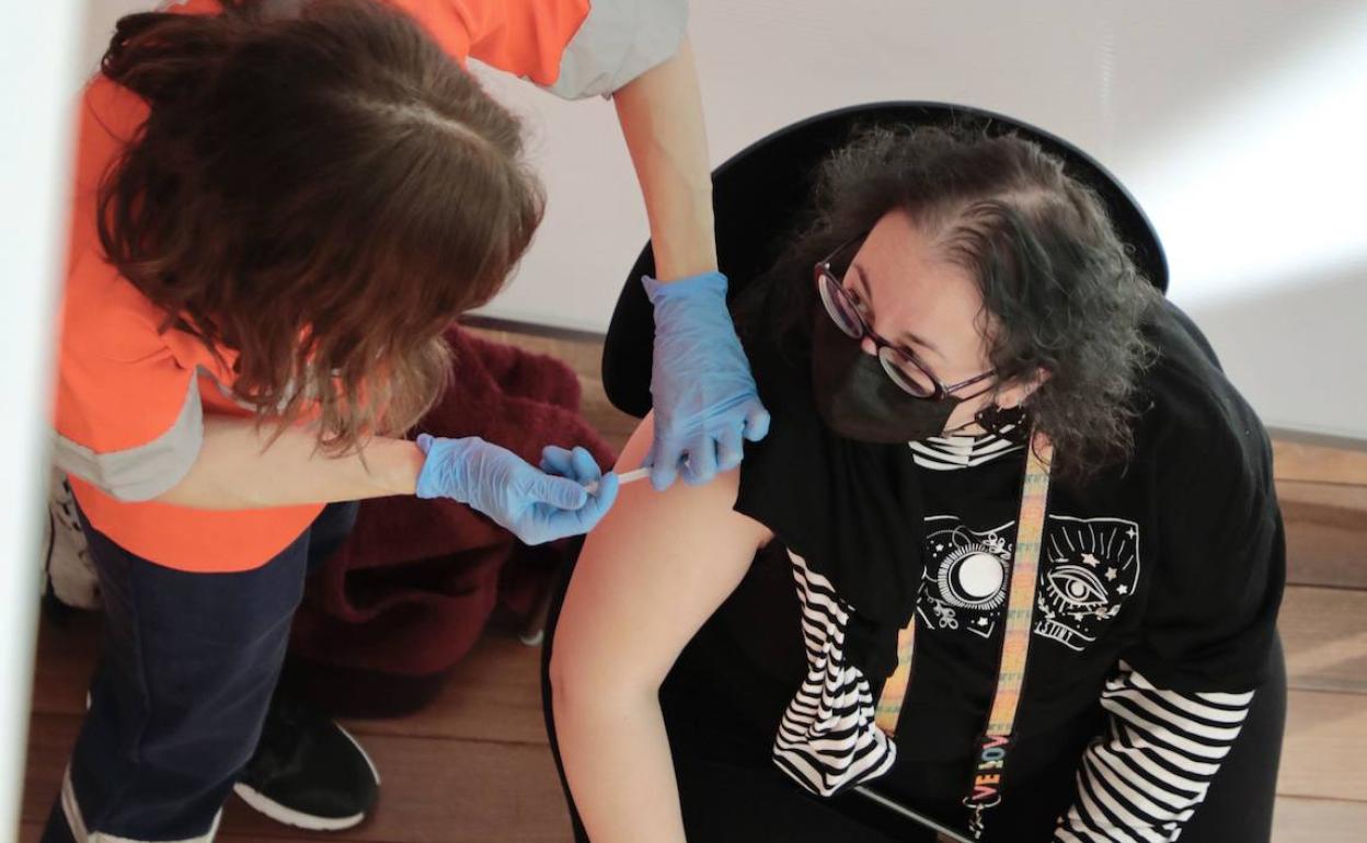 Vacunación masiva en el Centro Cultural miguel Delibes. 