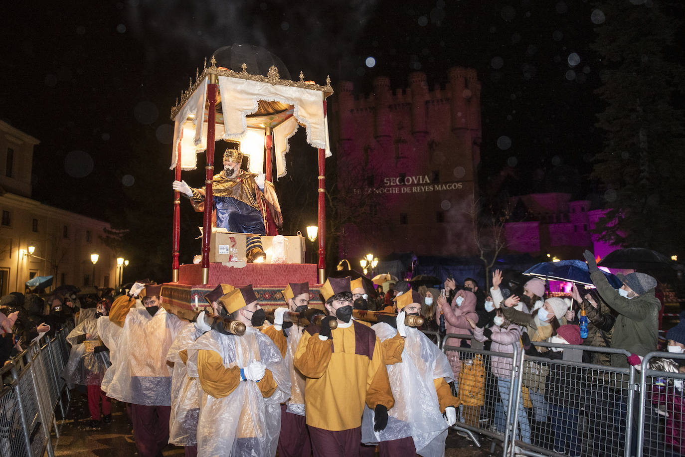 Los Reyes Magos, a su paso por Segovia.