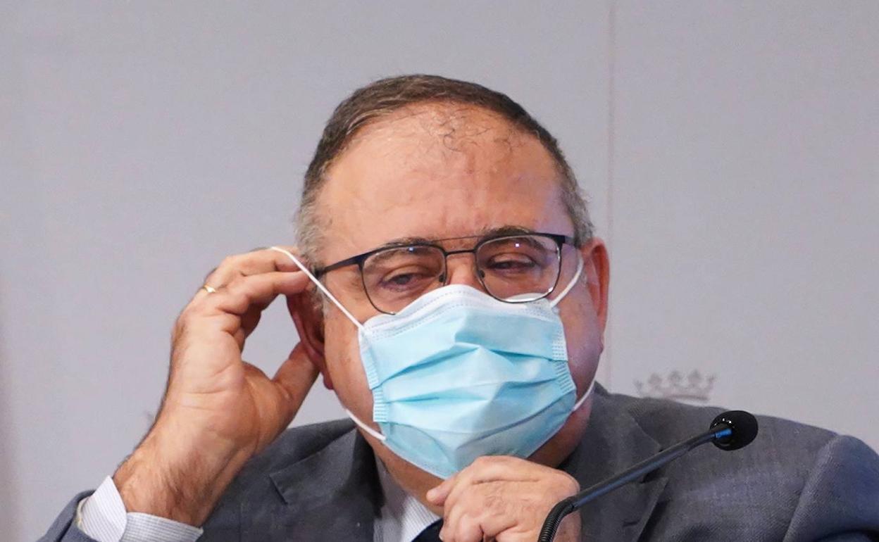 El consejero de Sanidad, Alejandro Vázquez, en la rueda de prensa. 