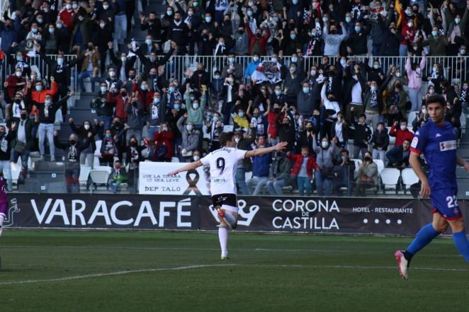 Guillermo celebra un gol ante el Amorebieta 