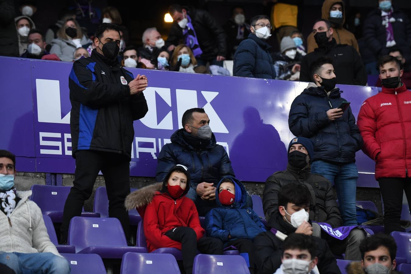 Fotos: Búscate en la grada de Zorrilla (3/4)