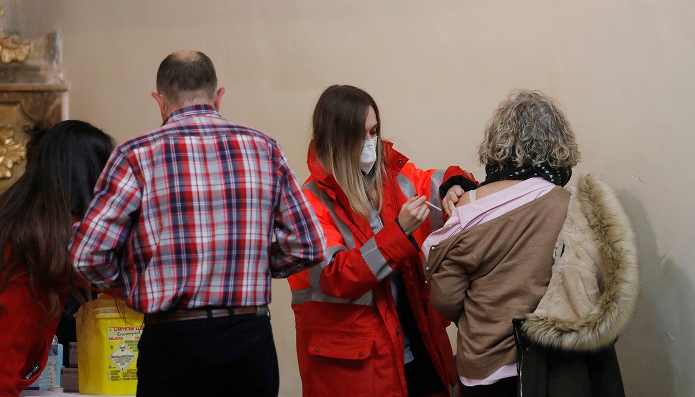 Primer día de vacunación en la Iglesia de San Francisco