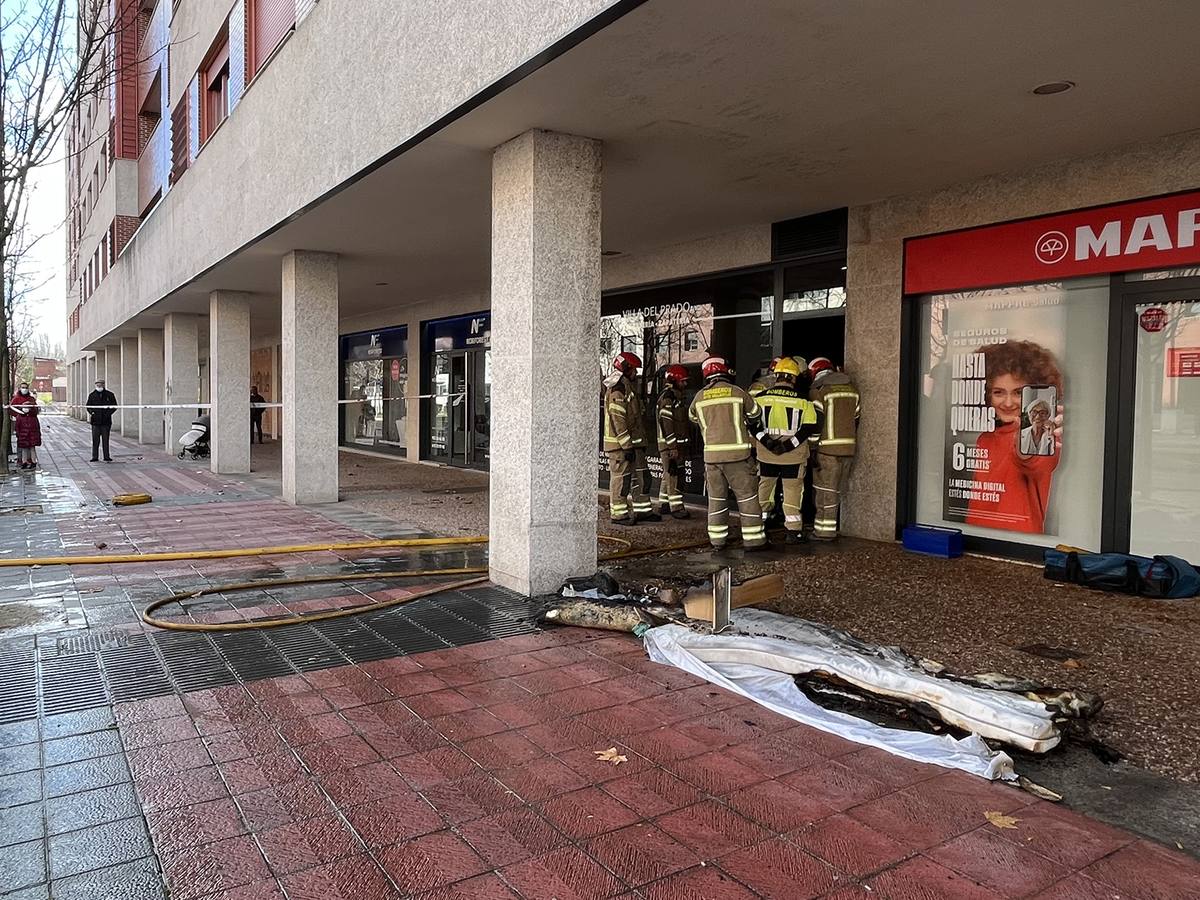 Fotos: Incendio en un local de la calle Monasterio de Yuste de Valladolid