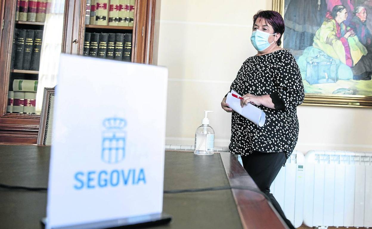 La alcaldesa de Segovia, Clara Luquero, antes de una rueda de prensa en el Ayuntamiento. 