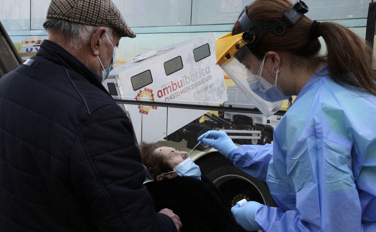 Ambuiberica realiza los test en Laguna de Duero en una unidad móviil. 