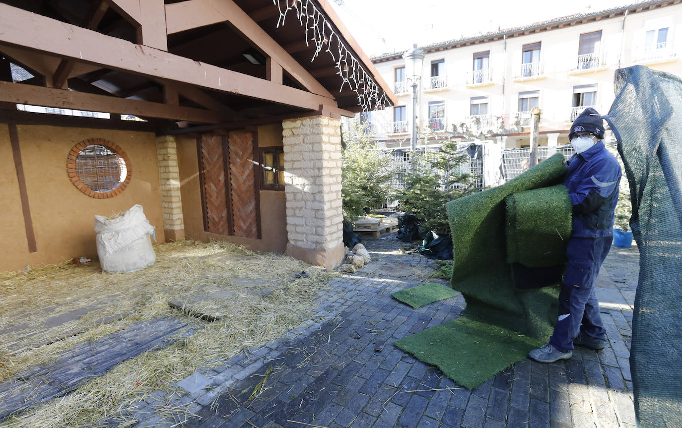 Fotos: El portal de Belén de la Plaza Mayor se guarda hasta la próxima Navidad
