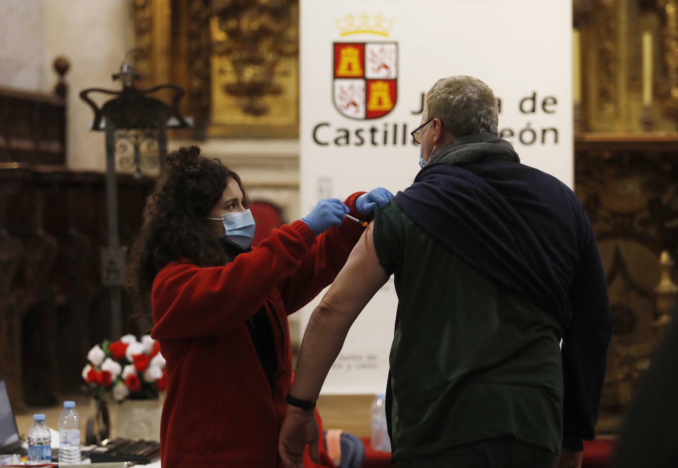 Fotos: La iglesia de San Francisco se entrega a la vacunación de la tercera dosis