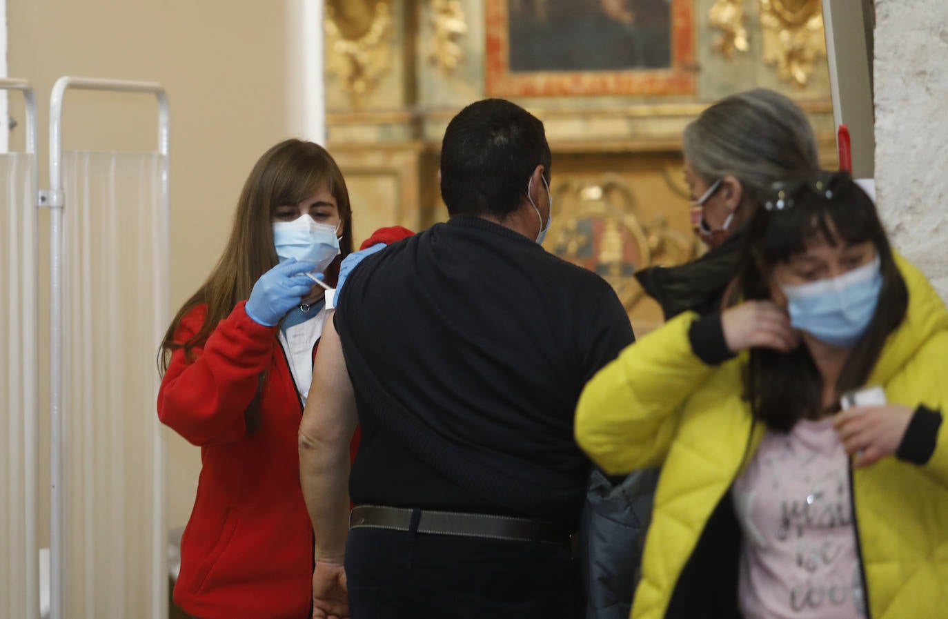 Fotos: La iglesia de San Francisco se entrega a la vacunación de la tercera dosis