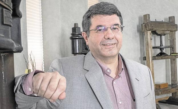 Jesús Castañón Rodríguez, en la Hemeroteca de El Norte de Castilla.