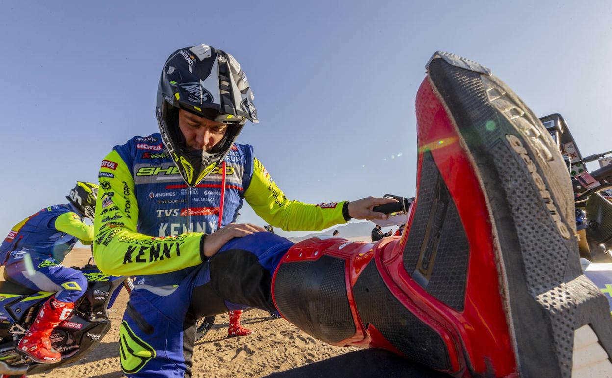 Santolino sufre en la arena y cae al séptimo puesto pero se mantiene en la lucha del Dakar