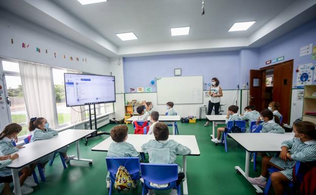 Los alumnos regresan a las aulas en pleno ascenso de ómicron