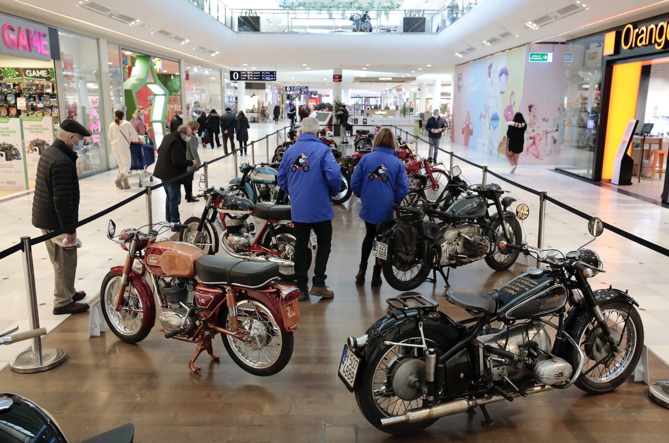 Fotos: Exposición de motos en el Centro Comercial Vallsur