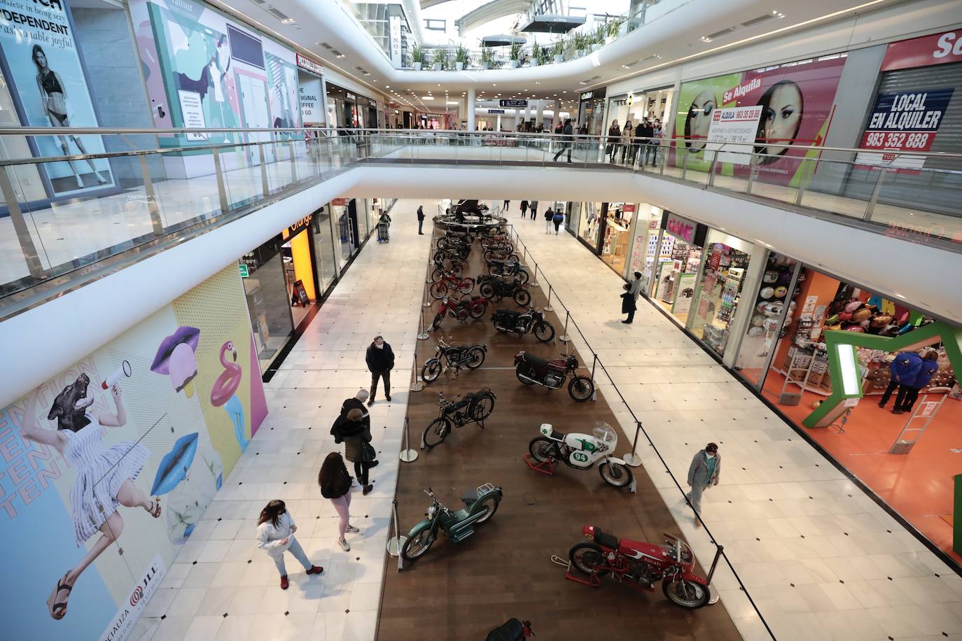 Fotos: Exposición de motos en el Centro Comercial Vallsur