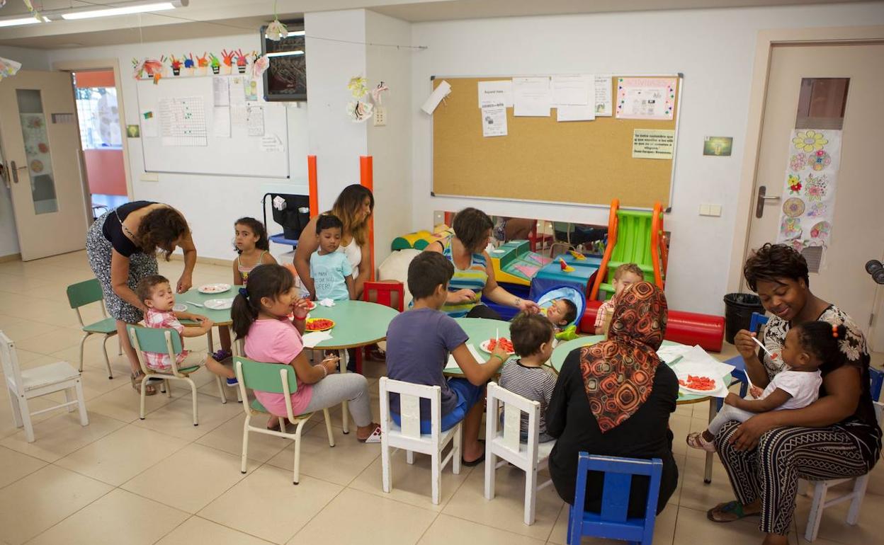 Una de las iniciativas que lleva a cabo la Caixa a través de comedores enfocados a la pobreza infantil. 