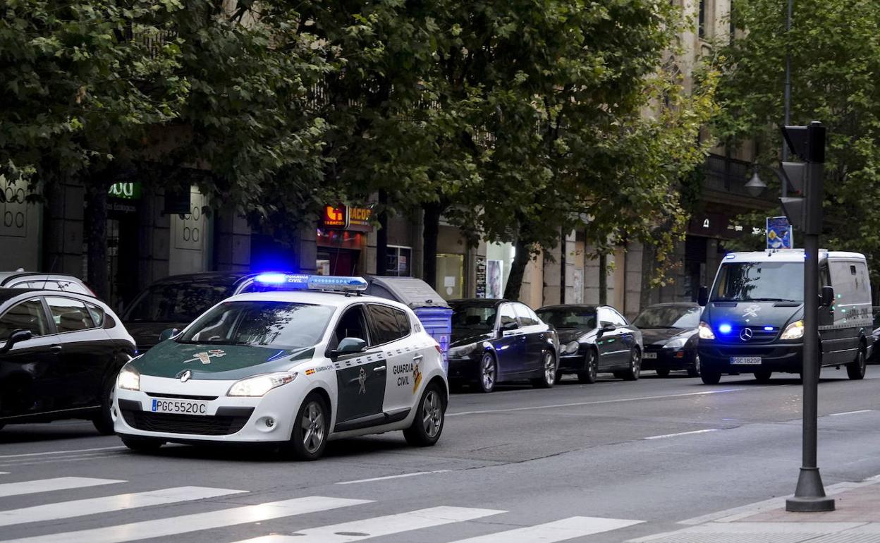 Una dotación de la Guardia Civil de Tráfico se desplazó hasta el lugar del accidente. 