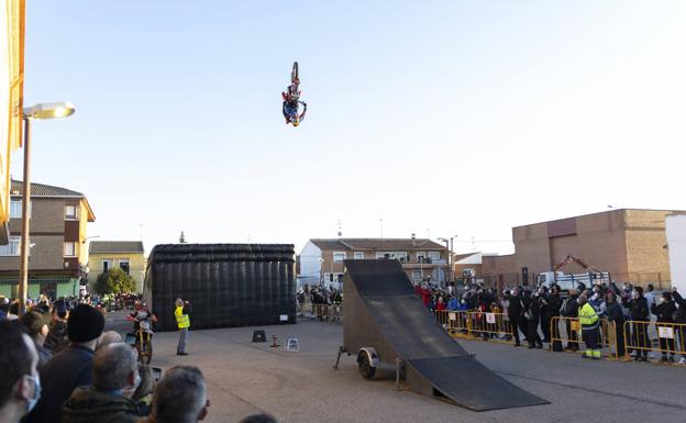 Exhibición de 'stunt' a cargo de Maikel Melero en Mojados. 