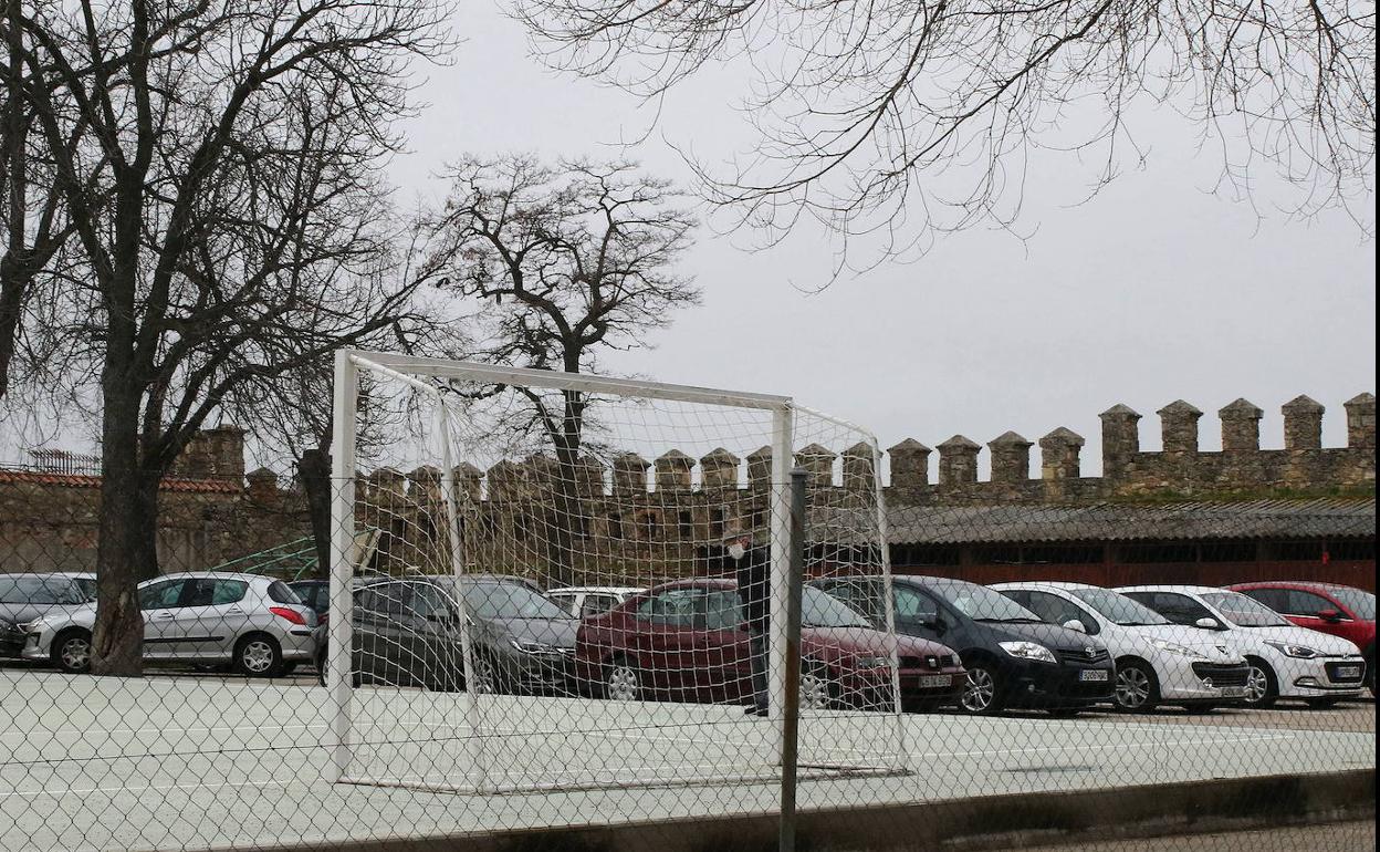 Aparcamiento de la huerta del Seminario del Obispado de Segovia. 