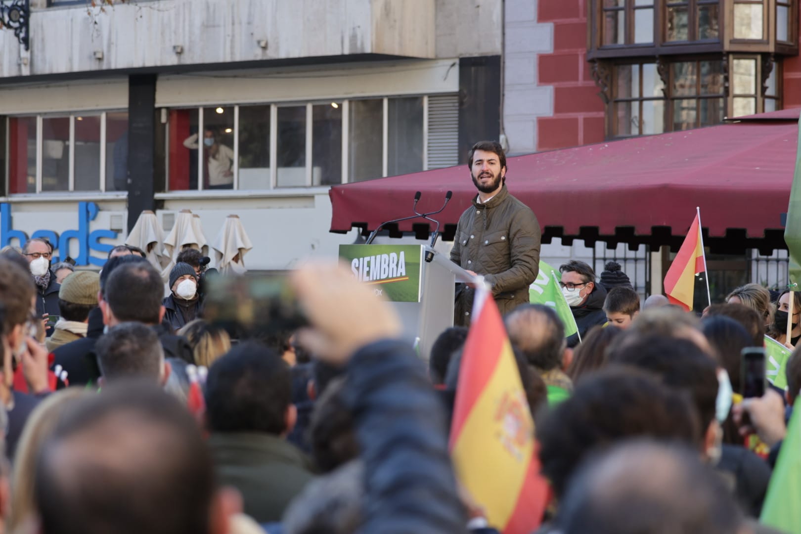 Juan García-Gallardo en el mítin de la Plaza de la Universidad de Valladolid. 