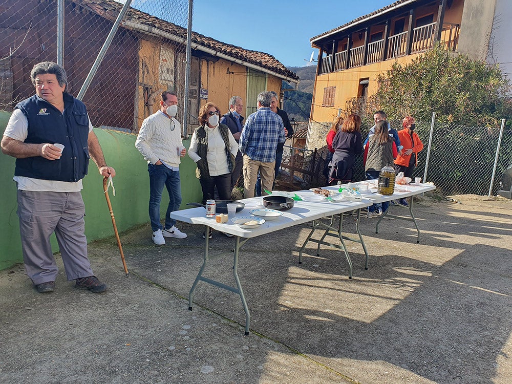 Linares de Riofrío y Las Casas del Conde celebran su tradicional matanza para disfrute de vecinos y visitantes 