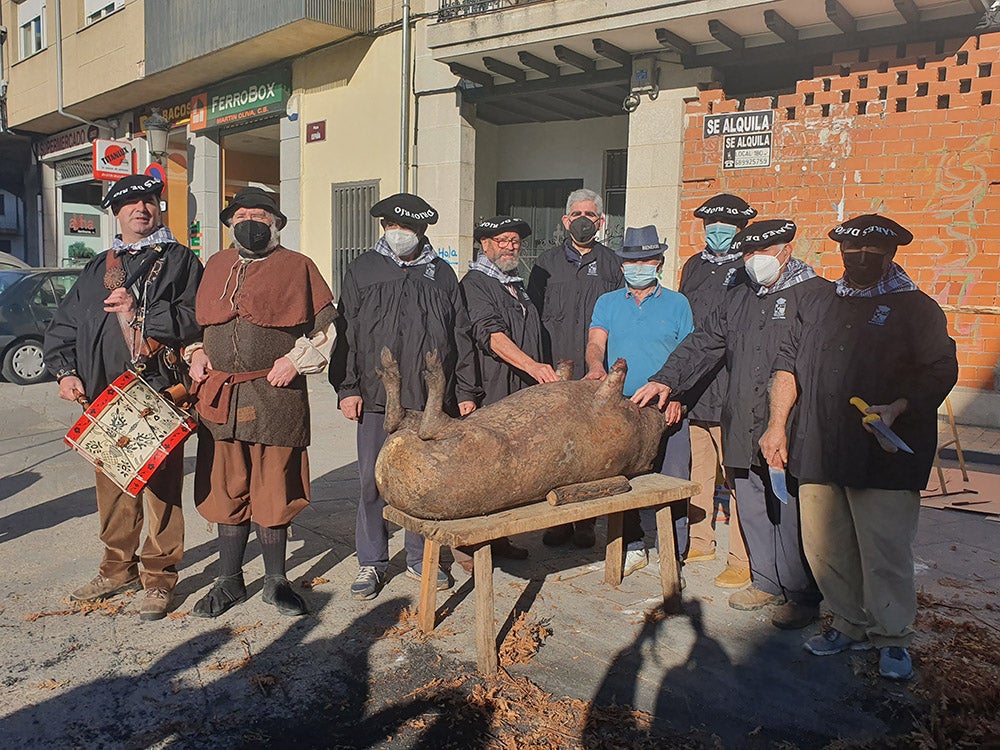 Linares de Riofrío y Las Casas del Conde celebran su tradicional matanza para disfrute de vecinos y visitantes 