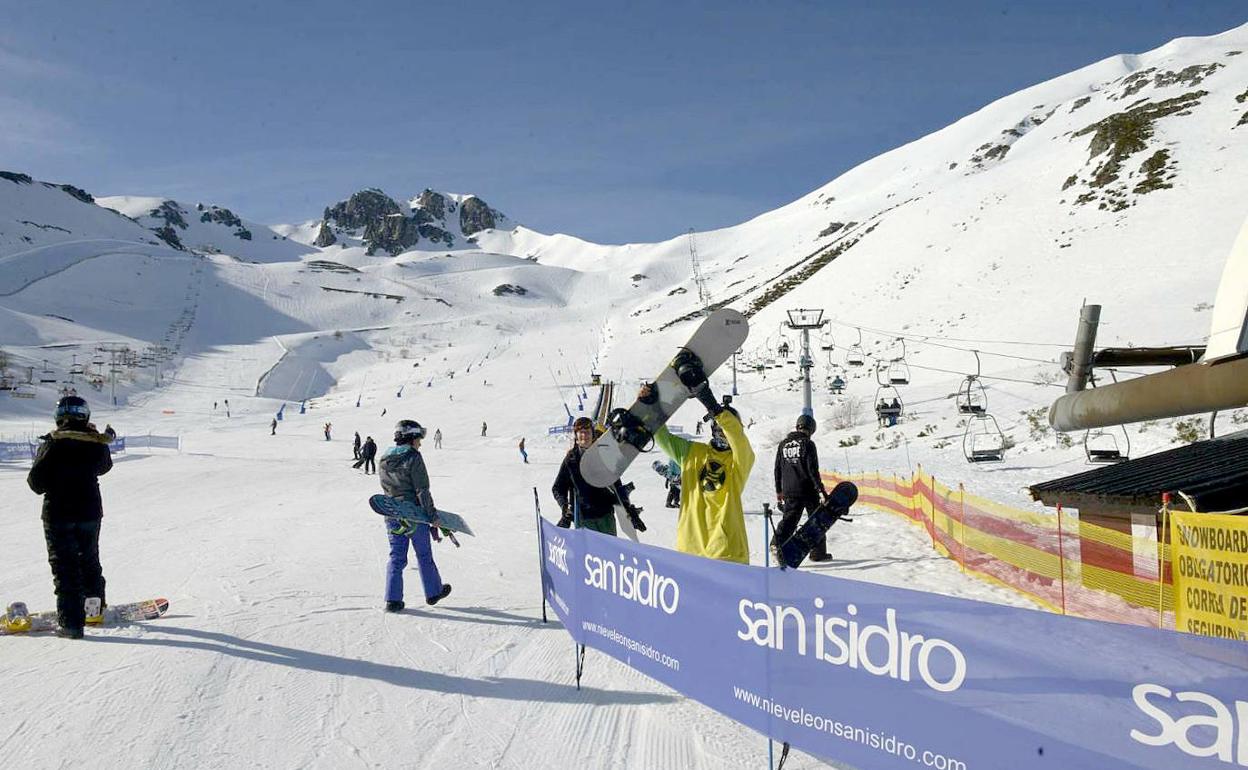 Pistas de la estación de esqui de San Isidro. 