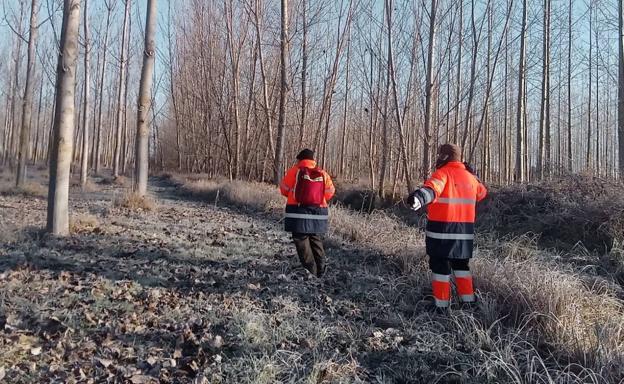 Voluntarios de Protección Civil El Refugio de Valderrueda buscan al desaparecido. 